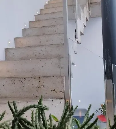 Corredera Travel 4 *