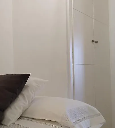 Corredera Travel 4 *